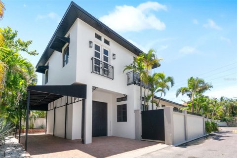 Villa ou maison à vendre à Sarasota, Floride: 5 chambres, 233.18 m2 № 1813032 - photo 1