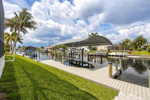 Casa en venta en Cape Coral, Florida, 4 dormitorios, 194.72 m2 № 2202274 - foto 13