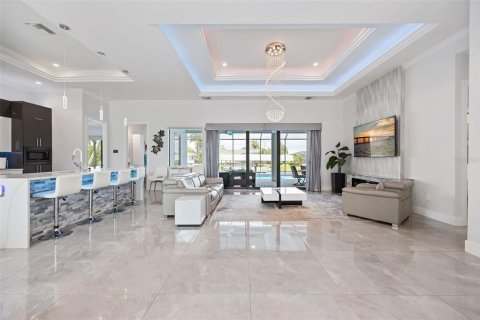 Casa en venta en Cape Coral, Florida, 4 dormitorios, 194.72 m2 № 2202274 - foto 6