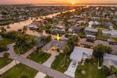 Casa en venta en Cape Coral, Florida, 4 dormitorios, 194.72 m2 № 2202274 - foto 2