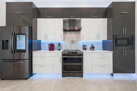 Casa en venta en Cape Coral, Florida, 4 dormitorios, 194.72 m2 № 2202274 - foto 7