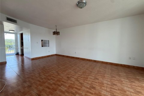 Снять в аренду кондоминиум в Санрайз, Флорида 2 спальни, 78.97м2, № 2005770 - фото 30