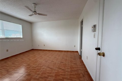 Снять в аренду кондоминиум в Санрайз, Флорида 2 спальни, 78.97м2, № 2005770 - фото 22