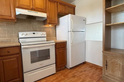 Снять в аренду кондоминиум в Санрайз, Флорида 2 спальни, 78.97м2, № 2005770 - фото 4