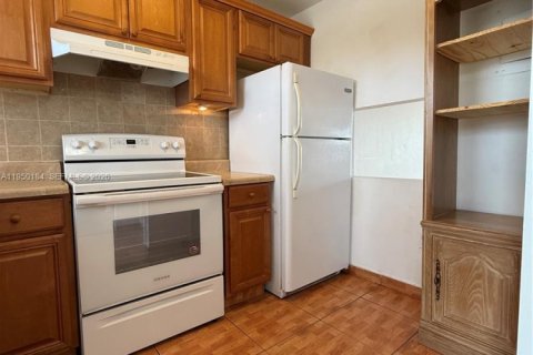 Снять в аренду кондоминиум в Санрайз, Флорида 2 спальни, 78.97м2, № 2005770 - фото 3