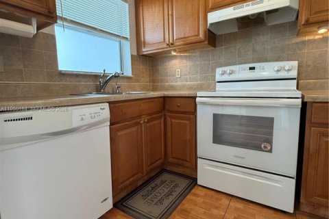 Снять в аренду кондоминиум в Санрайз, Флорида 2 спальни, 78.97м2, № 2005770 - фото 6