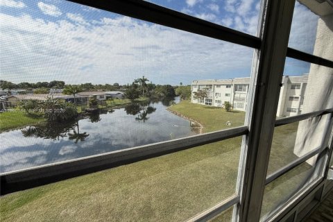 Снять в аренду кондоминиум в Санрайз, Флорида 2 спальни, 78.97м2, № 2005770 - фото 17