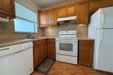 Кондоминиум с 2 спальнями в Санрайз, Флорида № 2005770