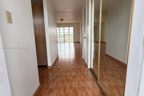 Снять в аренду кондоминиум в Санрайз, Флорида 2 спальни, 78.97м2, № 2005770 - фото 2