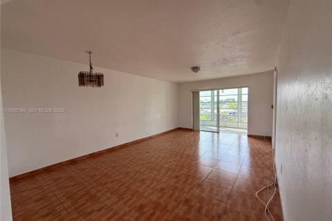 Снять в аренду кондоминиум в Санрайз, Флорида 2 спальни, 78.97м2, № 2005770 - фото 15