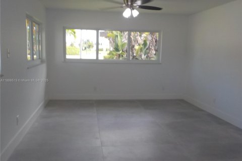 Villa ou maison à vendre à St. Lucie, Floride: 3 chambres, 172.98 m2 № 1950852 - photo 13