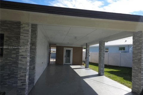 Villa ou maison à vendre à St. Lucie, Floride: 3 chambres, 172.98 m2 № 1950852 - photo 2