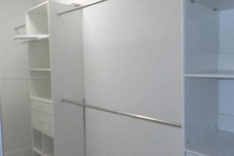 Villa ou maison à vendre à St. Lucie, Floride: 3 chambres, 172.98 m2 № 1950852 - photo 6