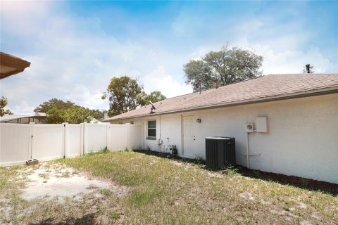 House in Casselberry, Florida 4 bedrooms, 166.67 sq.m. № 2393953 - photo 22
