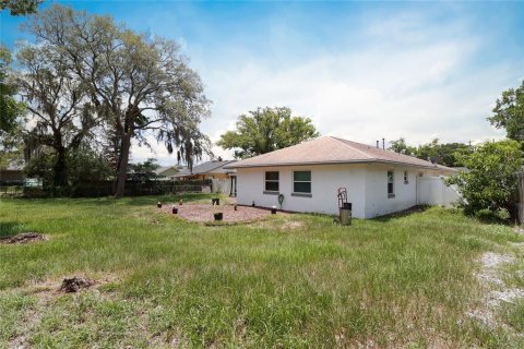 House in Casselberry, Florida 4 bedrooms, 166.67 sq.m. № 2393953 - photo 25