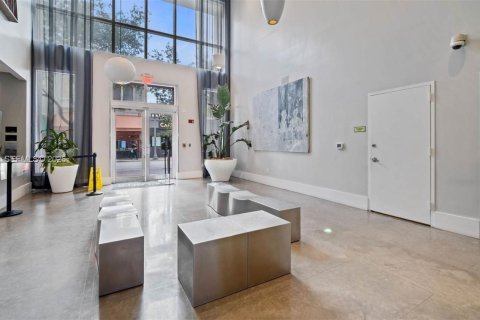 Condominio en alquiler en Miami, Florida, 2 dormitorios, 107.12 m2 № 2055614 - foto 2