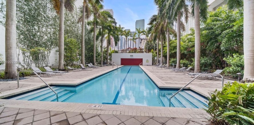 Condominio en Miami, Florida, 2 dormitorios  № 2055614