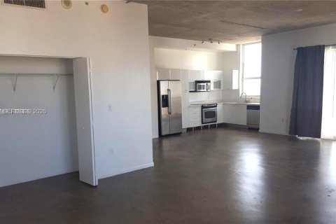 Condominio en alquiler en Miami, Florida, 2 dormitorios, 107.12 m2 № 2055614 - foto 5