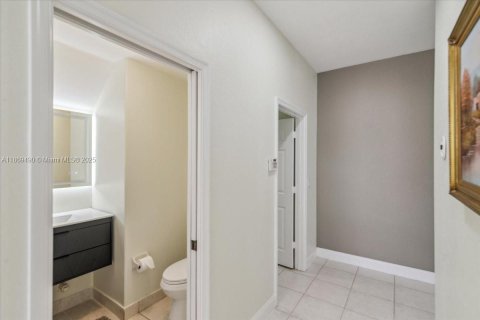 Casa en venta en Miramar, Florida, 4 dormitorios, 332.5 m2 № 1895869 - foto 20