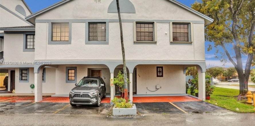 Кондоминиум с 3 спальнями в Майами, Флорида № 1966628