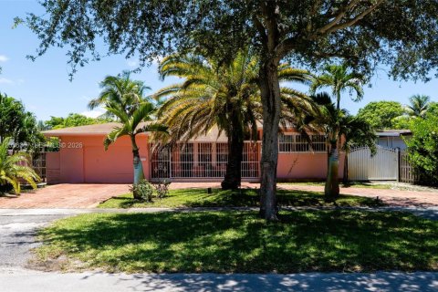 Casa en North Miami, Florida 3 dormitorios, 173.54 m2 № 2084765