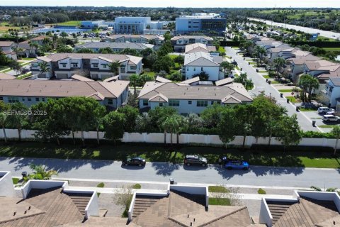 Townhouse in Lake Worth, Florida 3 bedrooms, 179.39 sq.m. № 1989265 - photo 4