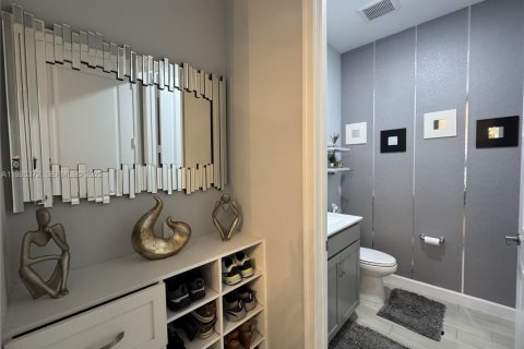 Townhouse in Lake Worth, Florida 3 bedrooms, 179.39 sq.m. № 1989265 - photo 9