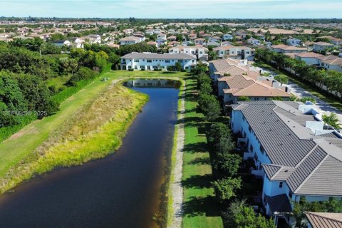 Townhouse in Lake Worth, Florida 3 bedrooms, 179.39 sq.m. № 1989265 - photo 5