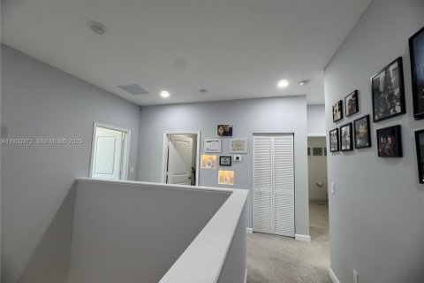 Townhouse in Lake Worth, Florida 3 bedrooms, 179.39 sq.m. № 1989265 - photo 22