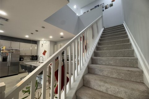 Townhouse in Lake Worth, Florida 3 bedrooms, 179.39 sq.m. № 1989265 - photo 21