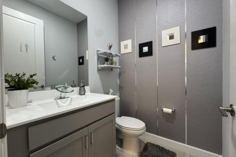 Townhouse in Lake Worth, Florida 3 bedrooms, 179.39 sq.m. № 1989265 - photo 10