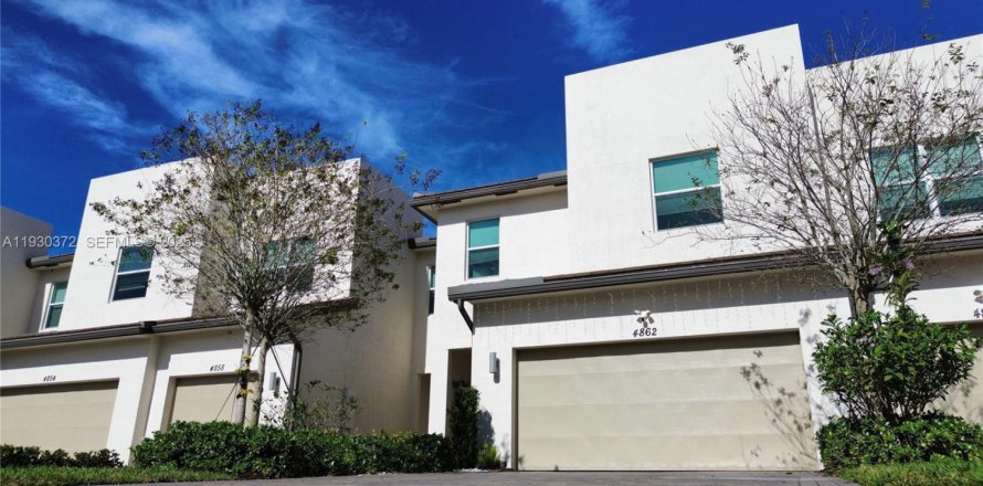 Townhouse in Lake Worth, Florida 3 bedrooms, 179.39 sq.m. № 1989265