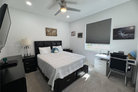 Townhouse in Lake Worth, Florida 3 bedrooms, 179.39 sq.m. № 1989265 - photo 25