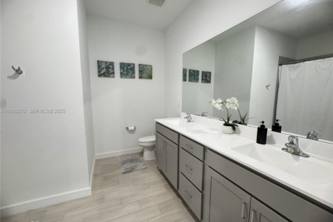 Townhouse in Lake Worth, Florida 3 bedrooms, 179.39 sq.m. № 1989265 - photo 26