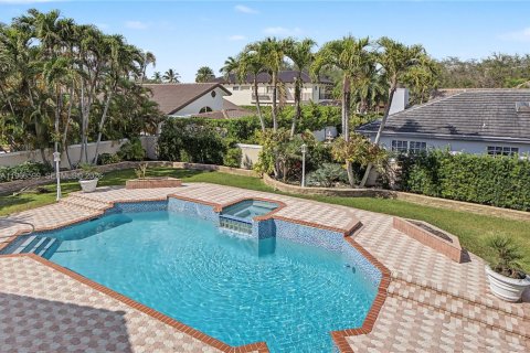 House in Miami Lakes, Florida 5 bedrooms, 306.48 sq.m. № 2031942 - photo 30