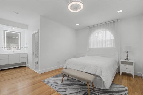 House in Miami Lakes, Florida 5 bedrooms, 306.48 sq.m. № 2031942 - photo 21