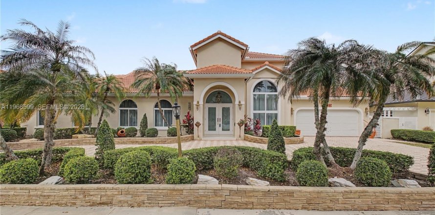 House in Miami Lakes, Florida 5 bedrooms, 306.48 sq.m. № 2031942