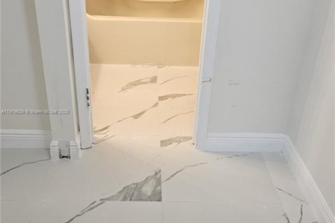 Copropriété à louer à Miami, Floride: 2 chambres, 72 m2 № 1974818 - photo 1