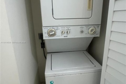 Copropriété à louer à Miami, Floride: 2 chambres, 72 m2 № 1974818 - photo 10