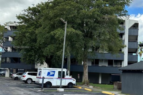 Copropriété à louer à Miami, Floride: 2 chambres, 72 m2 № 1974818 - photo 9