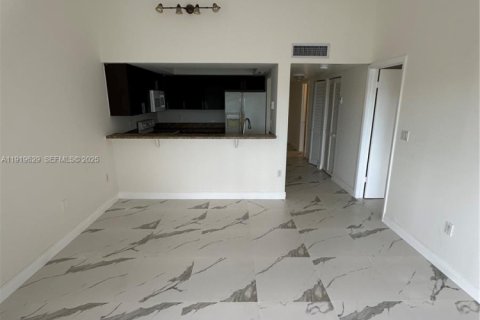 Copropriété à louer à Miami, Floride: 2 chambres, 72 m2 № 1974818 - photo 3