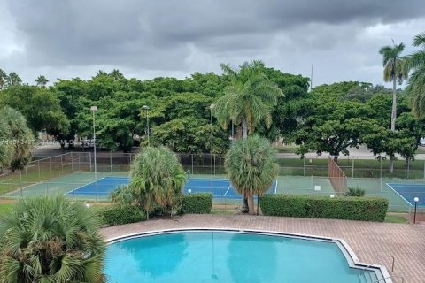 Condominio en venta en North Miami, Florida, 2 dormitorios, 97.18 m2 № 1836830 - foto 16