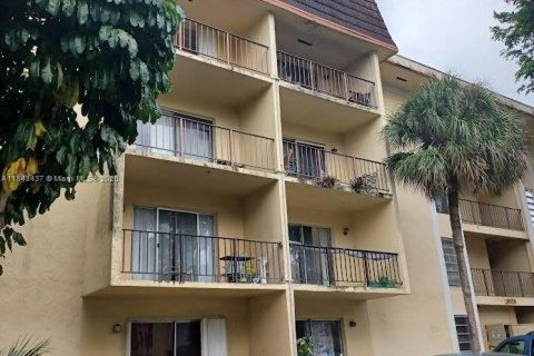 Condominio en venta en North Miami, Florida, 2 dormitorios, 97.18 m2 № 1836830 - foto 14