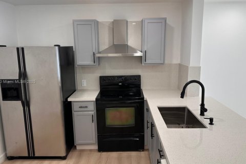 Condo in North Miami, Florida, 2 bedrooms  № 1836830 - photo 10