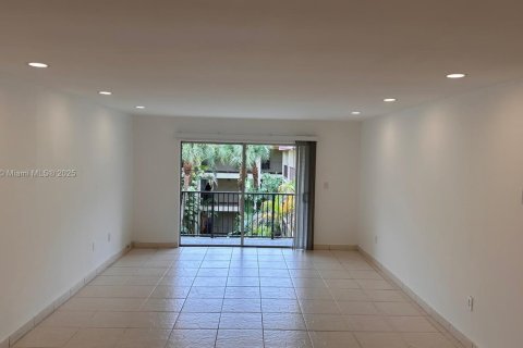 Condo in North Miami, Florida, 2 bedrooms  № 1836830 - photo 13