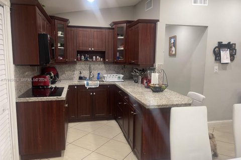 Купить виллу или дом в Майами, Флорида 3 спальни, 87.7м2, № 2048138 - фото 4