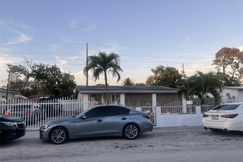 Дом в Майами, Флорида 3 спальни, 87.7м2 № 2048138