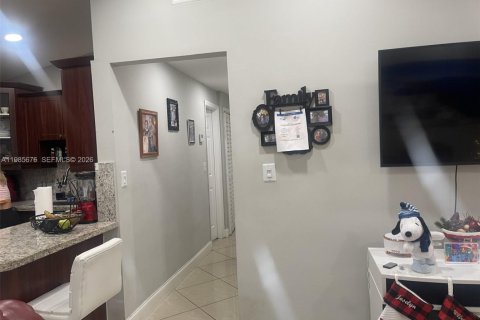 Купить виллу или дом в Майами, Флорида 3 спальни, 87.7м2, № 2048138 - фото 3