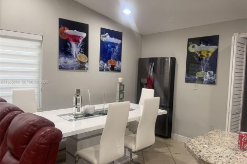 Купить виллу или дом в Майами, Флорида 3 спальни, 87.7м2, № 2048138 - фото 2