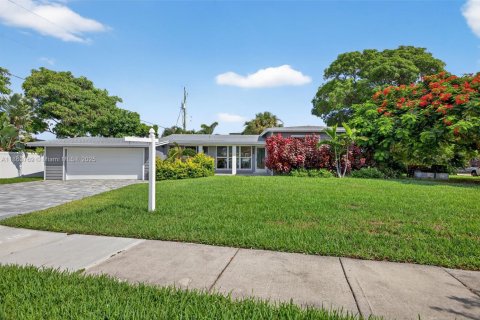 Casa en venta en Deerfield Beach, Florida, 3 dormitorios, 124.95 m2 № 1927740 - foto 2